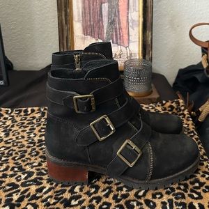 DibaTrue black ankle boot